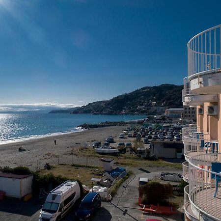 Hotel Sirenella Mele Exterior foto
