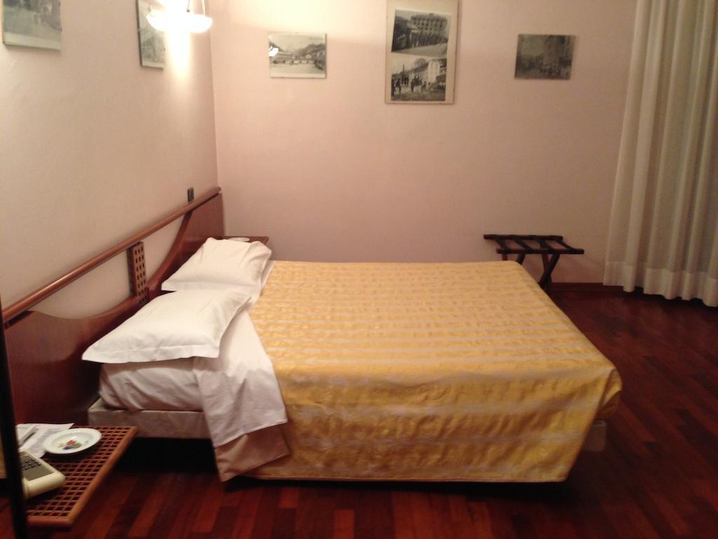 Hotel Sirenella Mele Quarto foto