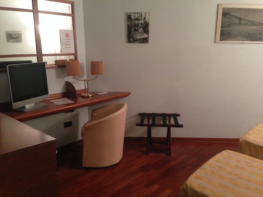 Hotel Sirenella Mele Quarto foto